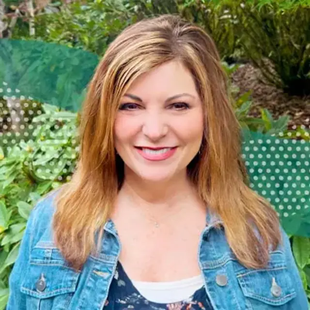 Roni Pettit headshot
